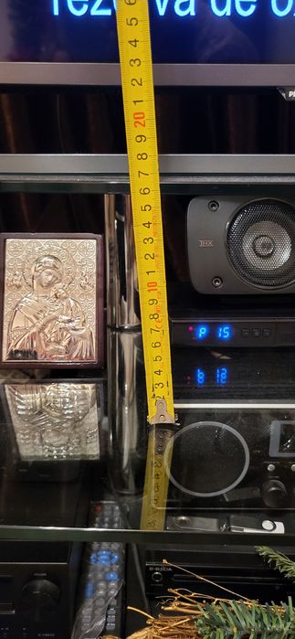 Masa de sticla si picioarele metalice