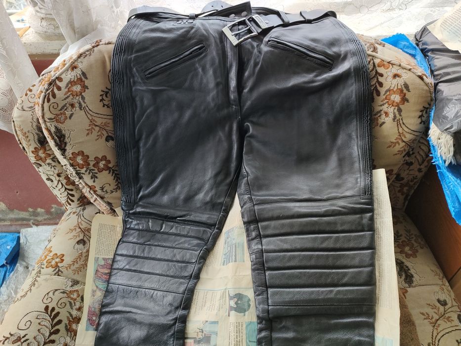 Vand pantaloni din piele, firma JBS !.