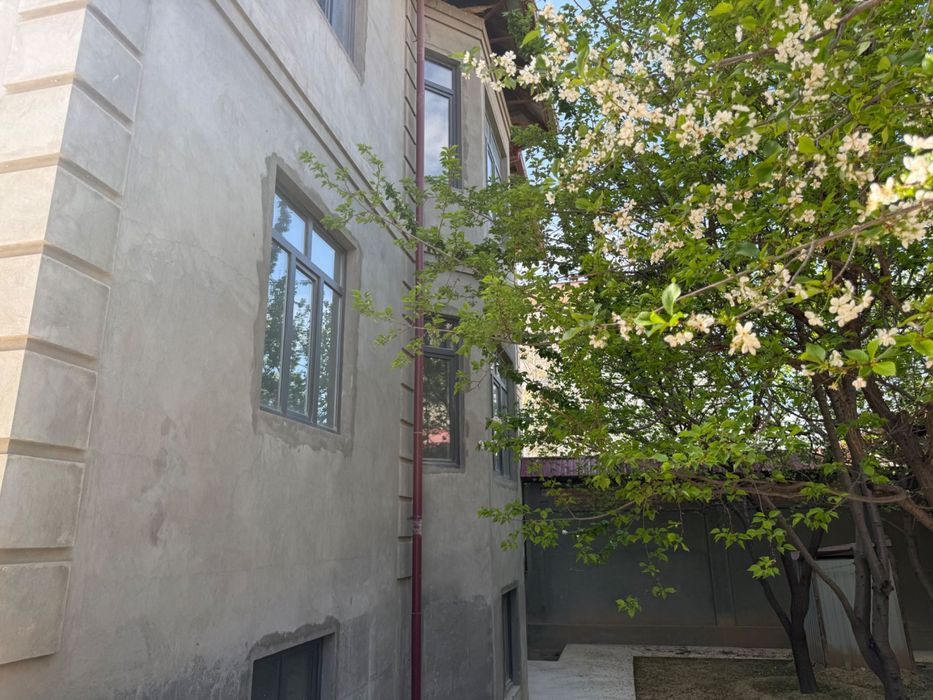 Срочно,Угловой дом 6 соток, отличная локация High Town