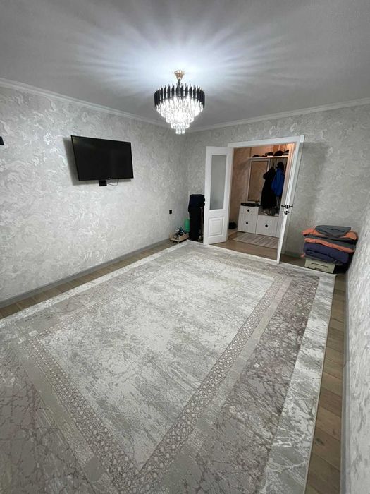 Продам 2 комнатную 8 микрорайон