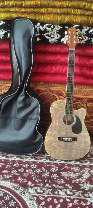 Гитара акустическая