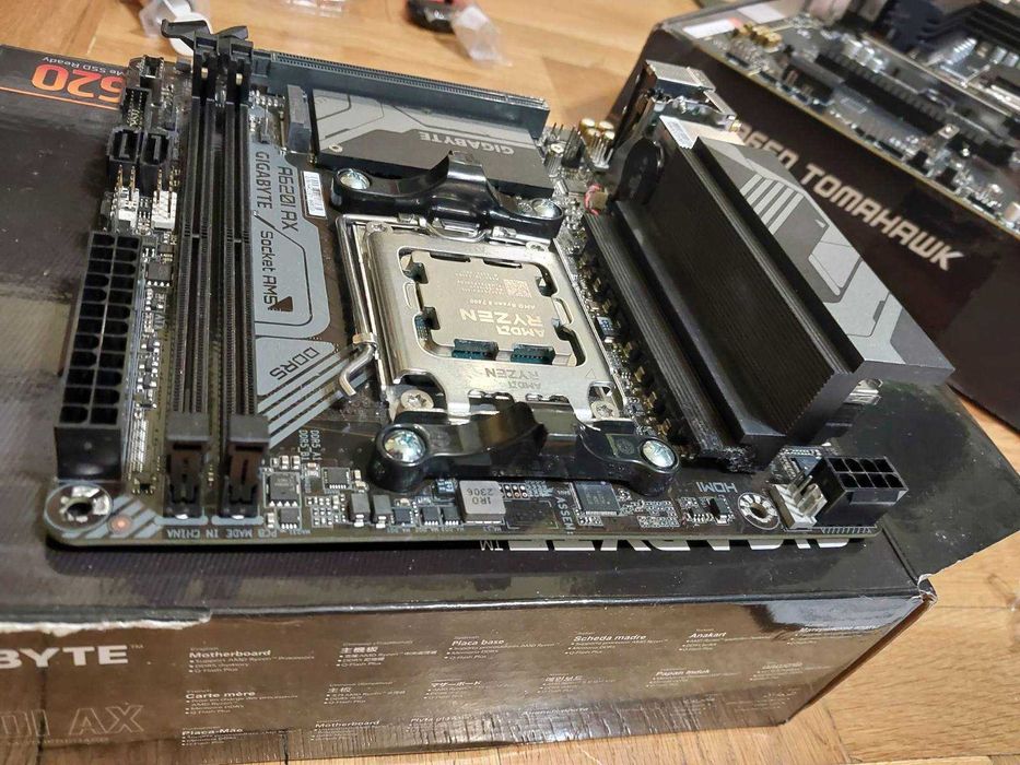 AMD Ryzen 5 7600 + Gigabyte A620i AX Wi-Fi