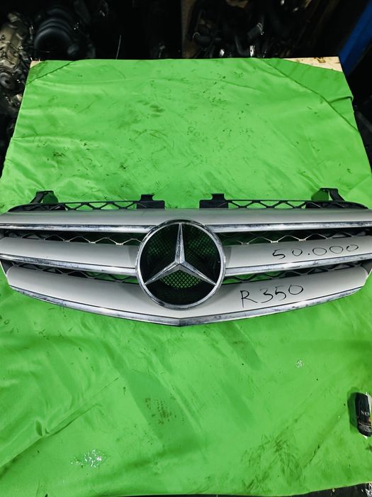W251 R350 решетка радиатора авторазбор мерседес бу оригинал запчасть