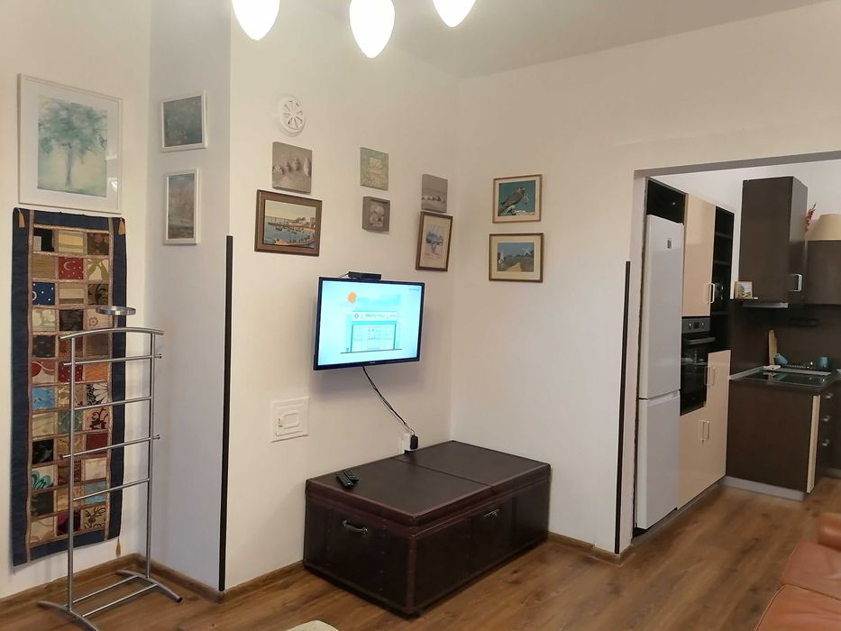 Дава се под наем Тристаен апартамент в Варна, Гръцка махала - 70 кв.м за 1000 € - Снимка #1