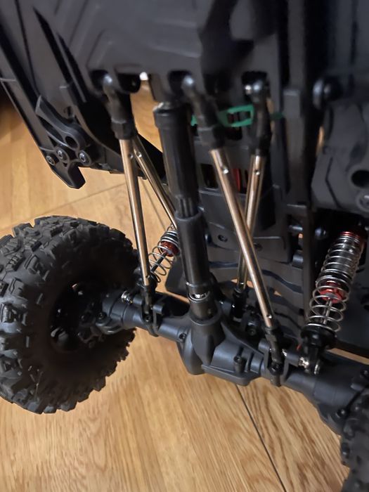 Игрушечный внедорожник