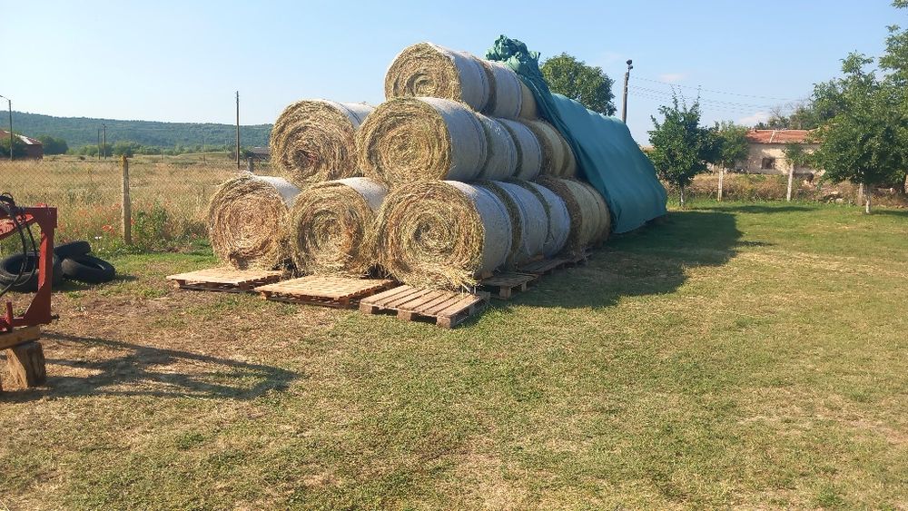 Продавам бали сено и слама