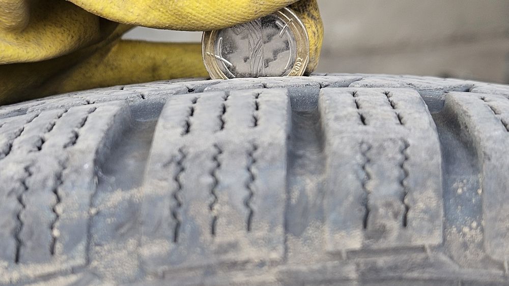 4 броя 215 65 17 зимни гуми Continental WinterContact и Vredestein Win