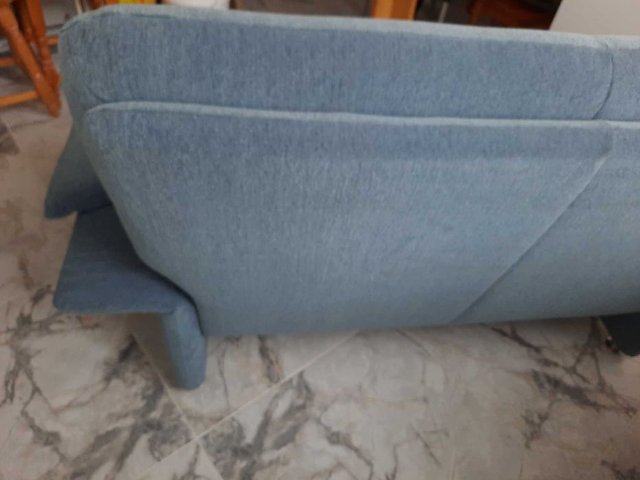 Компактен двуместен диван с падащи подлакътници, намалявам на 400лв