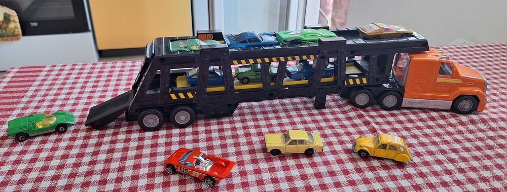 MATCHBOX камион автотранспортер - като нов