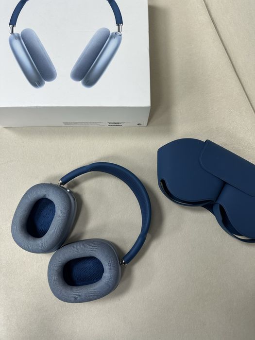 AirPods Max в голубом цвете