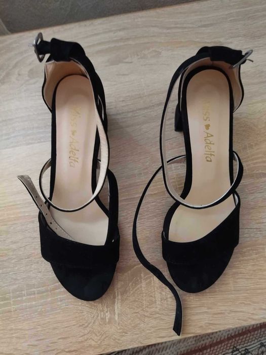 Семпли дамски сандали