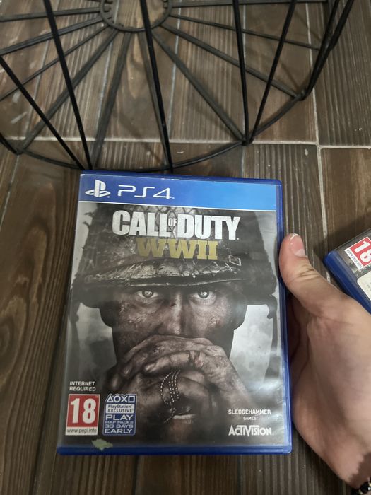 Vand ps4 + consolă + jocuri