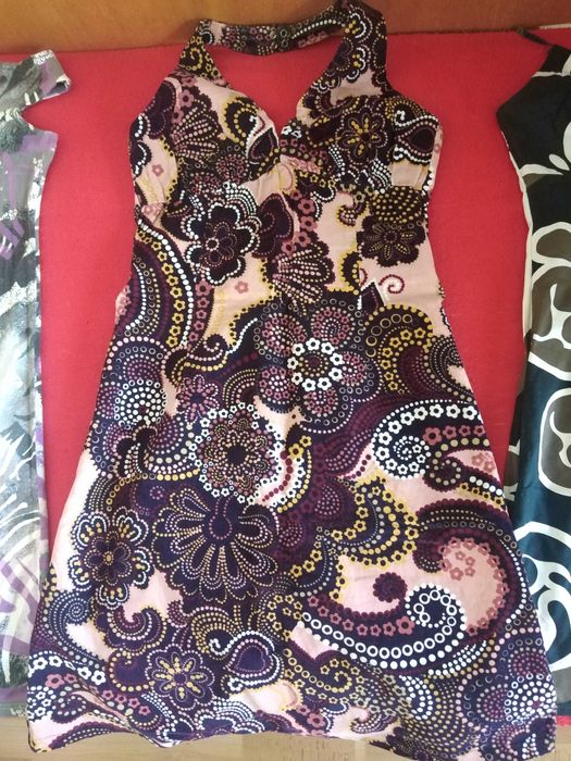 Рокли различни материи и цветове размери М и S