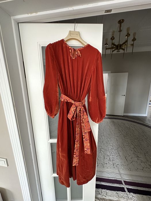 Женская одежда платья