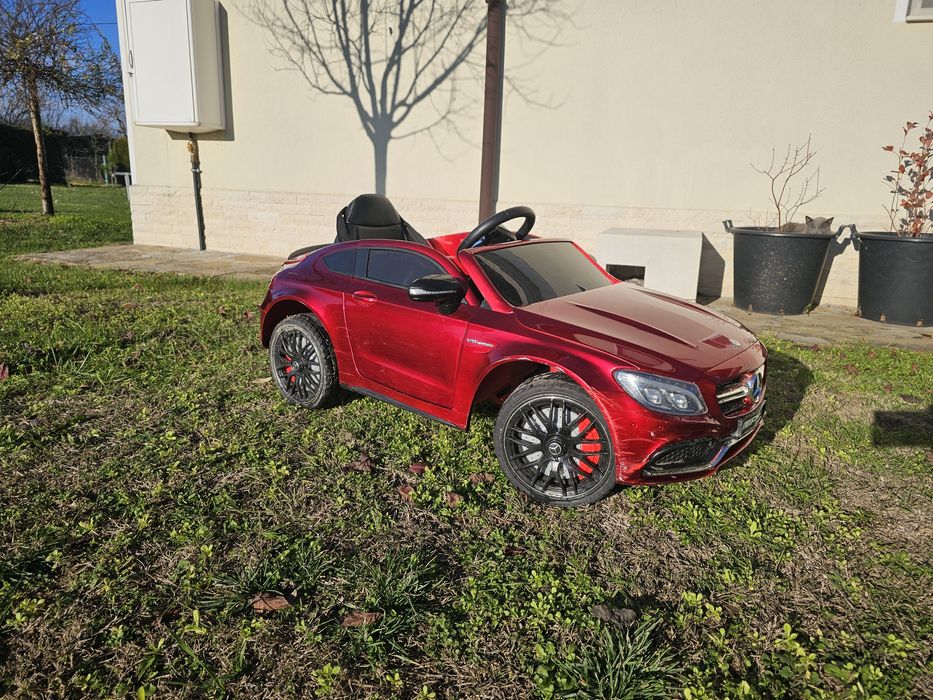 Детска електрическа кола с акумулаторна батерия Mercedes Benz C63 AMG с дистанционно