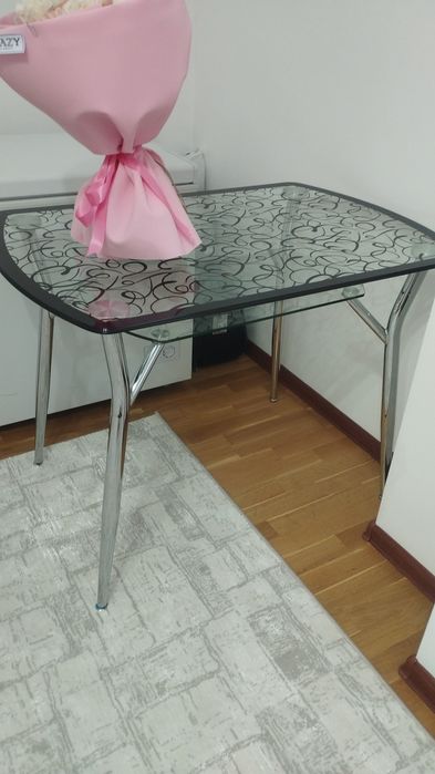 продам стол стеклянный