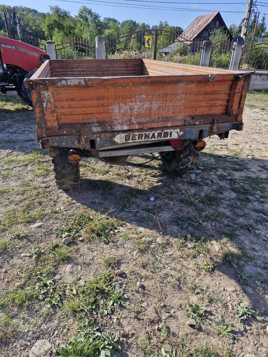 Remorcă basculabila și tracțiune