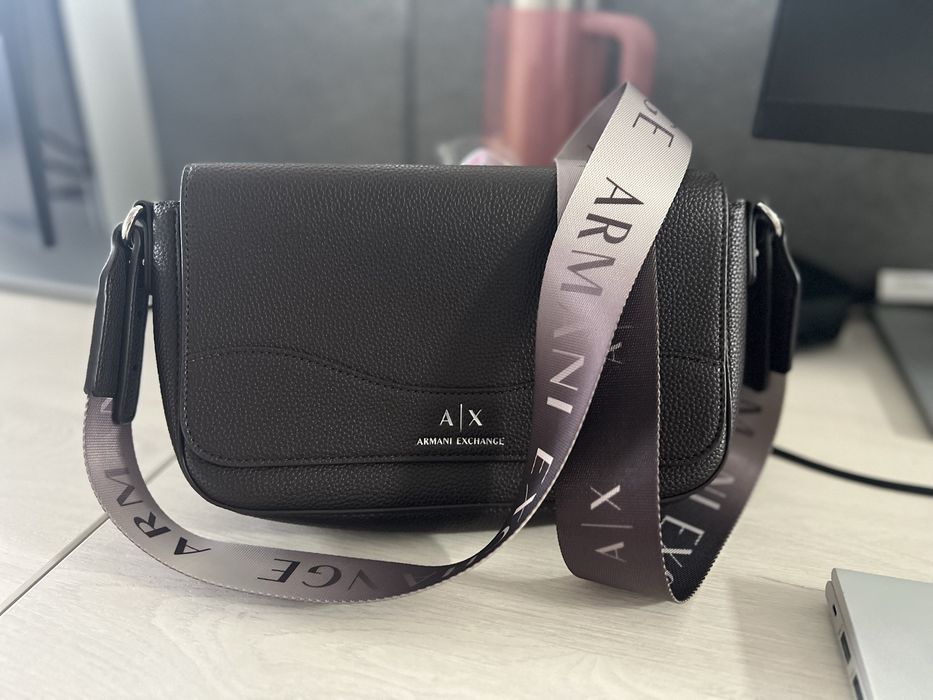 Armani Exchange чанта