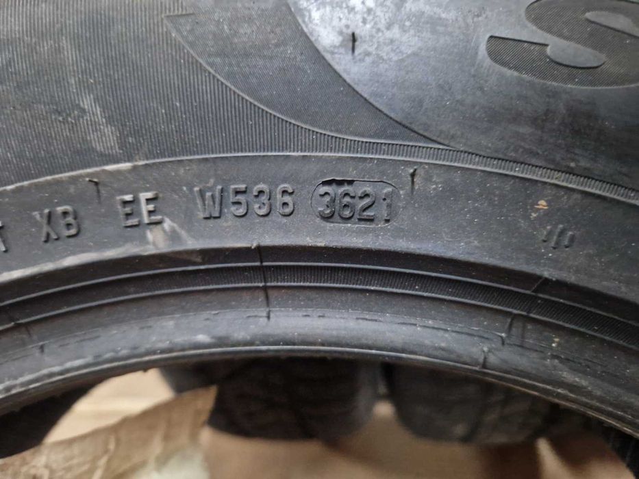 4 Pirelli R17 215/65
зимни гуми
DOT3621