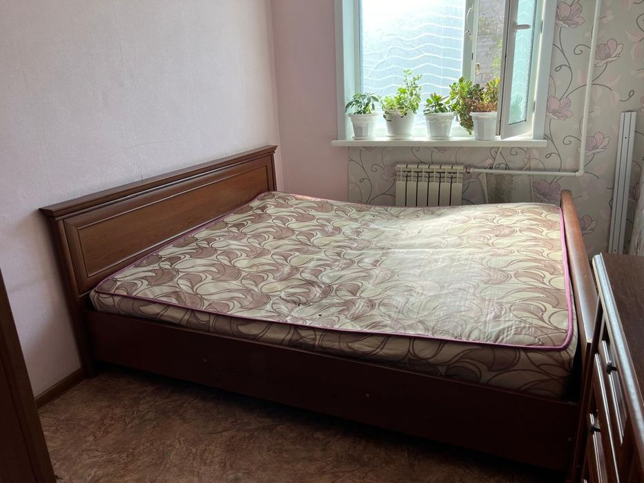 Продам спальный гарнитур
