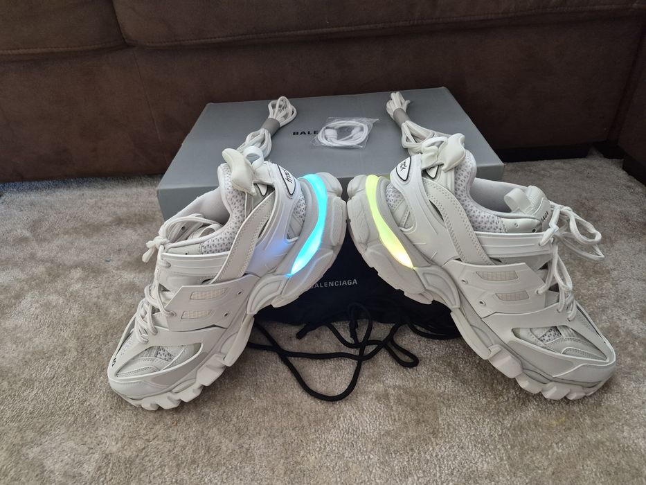Balenciaga Track cu led 42