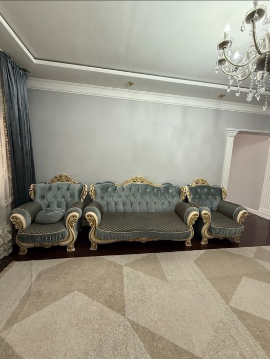 Продам диван с 2 креслами