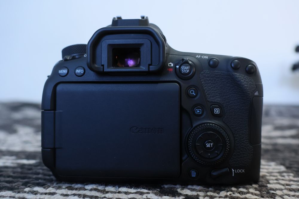 Sotiladi 6 d mark 2 body