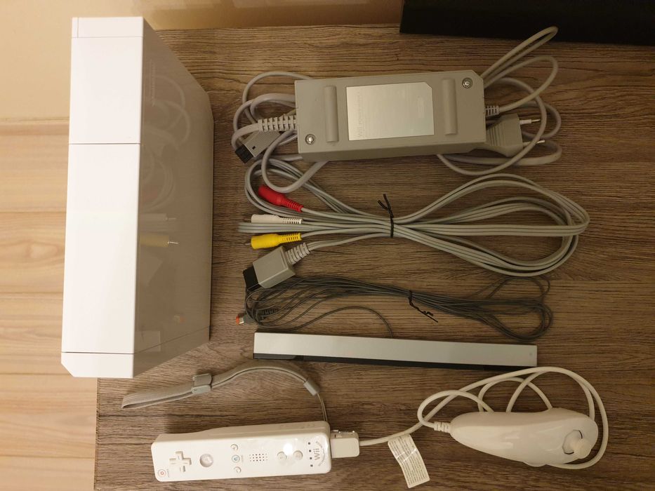 Nintendo Wii cu telecomanda Motion Plus - Complet functional