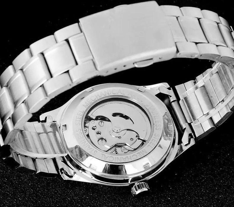 Часы наручные продам