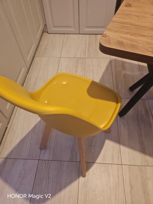 Scaune  set galben cu lemn