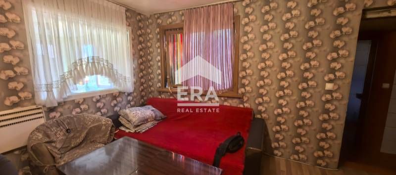Дава се под наем Етаж от къща в Варна, Аспарухово - 60 кв.м за 281 € - Снимка #1