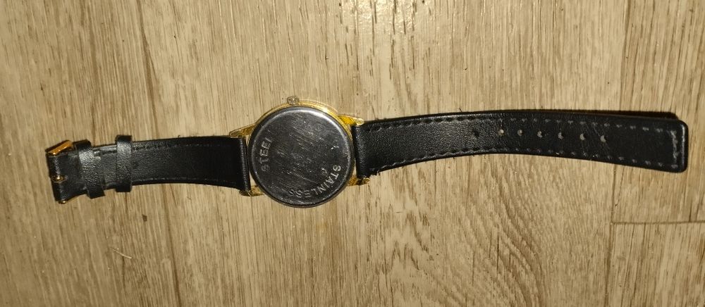 (Casio Enticer / Collection) в золотистом корпусе с белым циферблатом