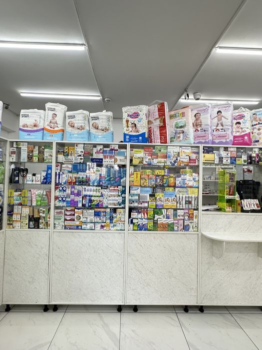 Продам мебель, витринные шкафы для аптеки