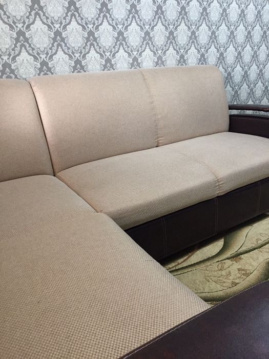 Уголок мягкий ,раскладывается !