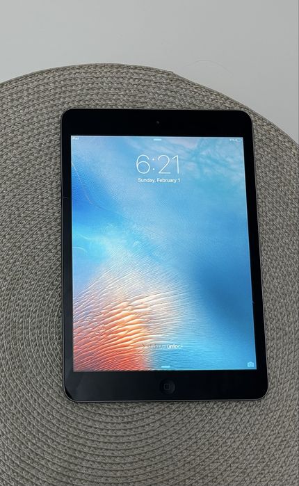 Продавам IPad mini 1st