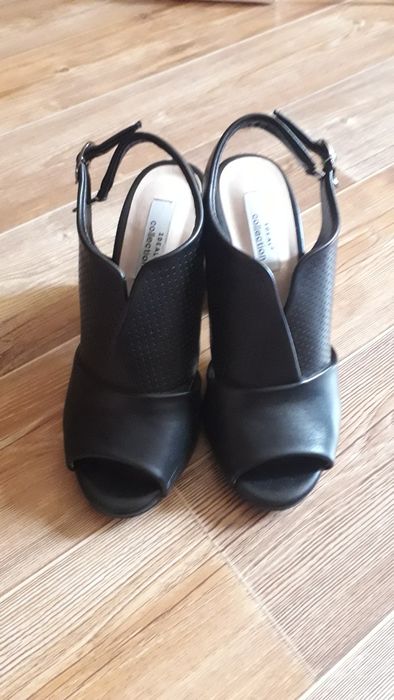 Босоножки новые черные