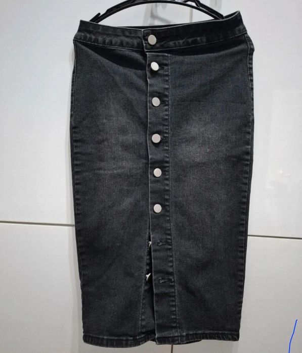 Fusta denim  in stare foarte buna