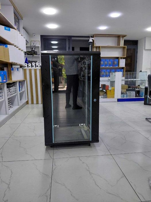 Телекоммуникационный шкаф 18U 600x600