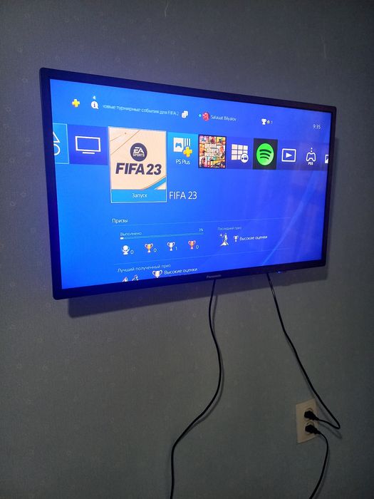 Продам ps4 pro в отличном состояние