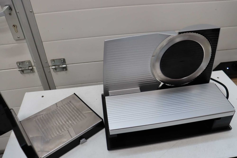 Слайсър, Graef S 32000 Електрическа машина за рязане неръждаема стомана, 170W,(алуминий, неръждаема стомана, 237мм, 343мм, 252мм, 393мм)