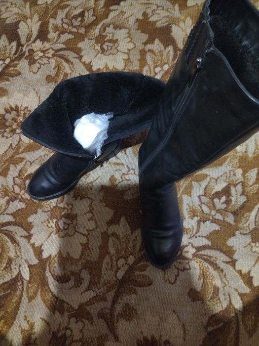 Продам новые женские сапоги