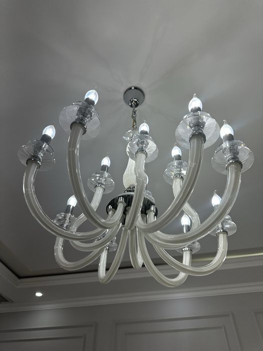 Продаються 2 люстры в комплекте