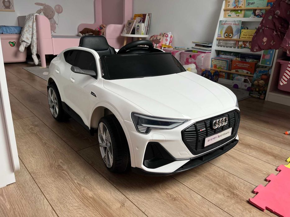 Електрическа кола Audi E-Tron QLS-6688