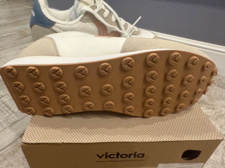 Продам подростковые кросовки