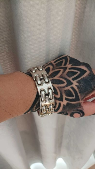 Сребърна гривна.