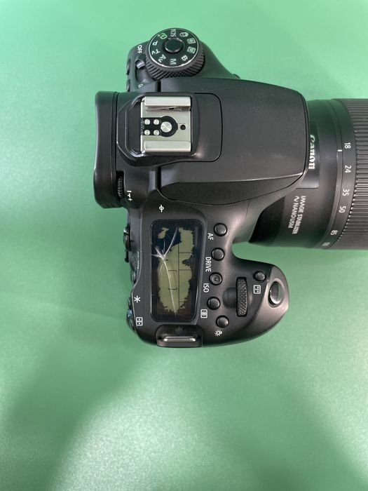 Canon 90D sotiladi 18-135mm obektiv bilan