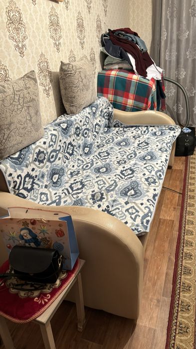 продается диван раскладной 20 тысяч ,