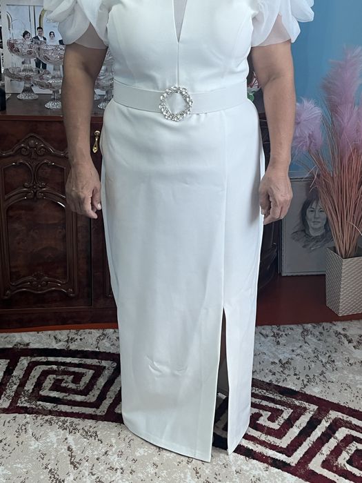 Платье вечерные срочно продам 1 раз одевала