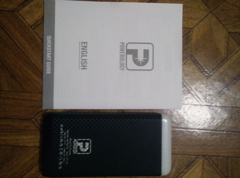 НОВ комплект: Външна батерия с фенерче, слушалки с микрофон и зарядно