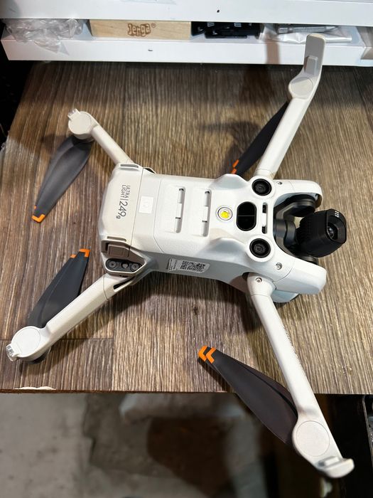 dron dji mini 4 pro fly combo